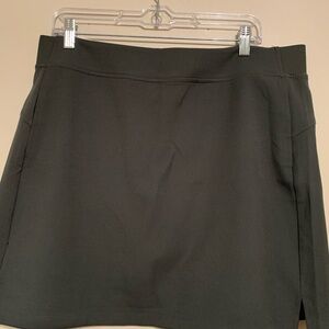 32 Degrees Women's Dark Green Skort